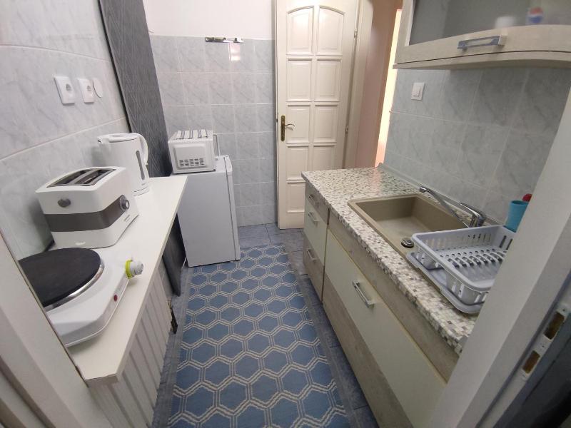 One-Bedroom Apartment image 3