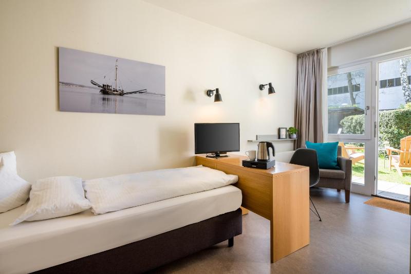 Single Room image 3
