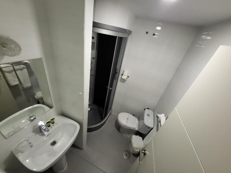 Single Room image 4