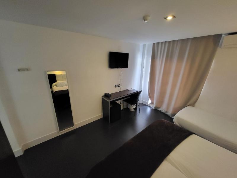 Triple Room image 3