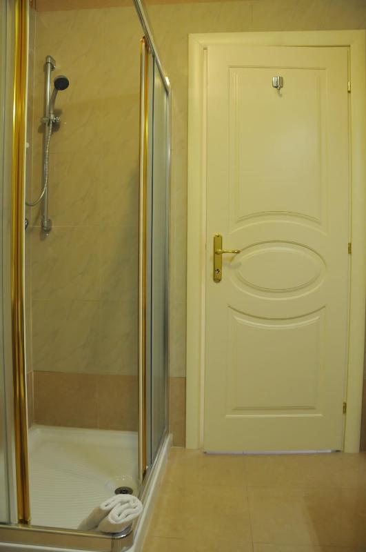 Triple Room with Balcony image 2