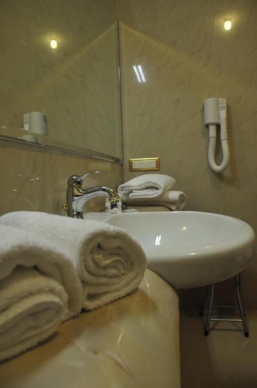 Triple Room with Balcony image 3