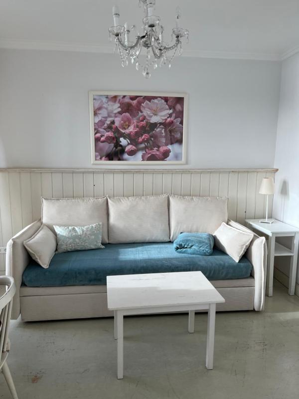 2-Room-Apartment with Balcony and River View - Osterdeich 23 image 1