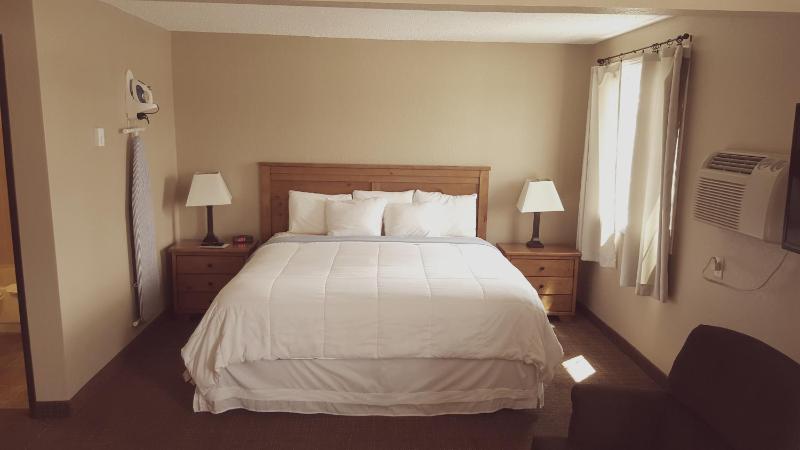 Studio King Suite with Two Double Beds - Non-Smoking image 2