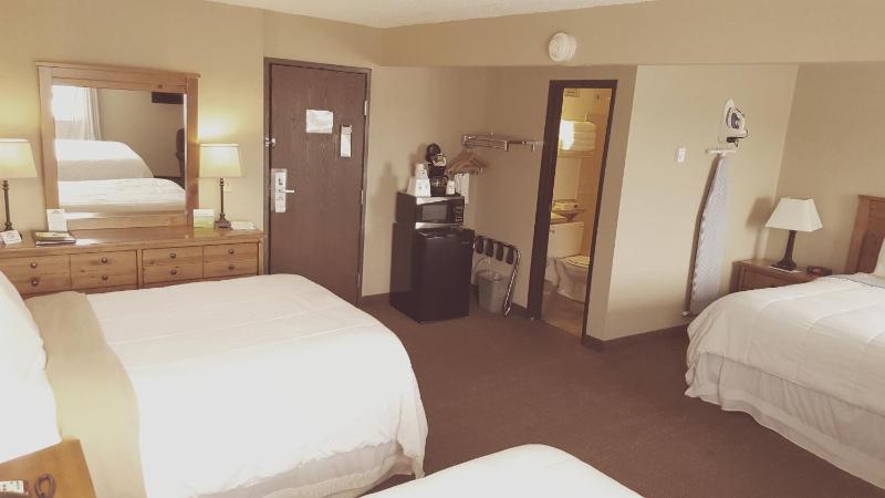 Studio King Suite with Two Double Beds - Non-Smoking image 3