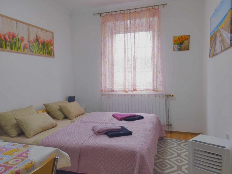 One-Bedroom Apartment image 1