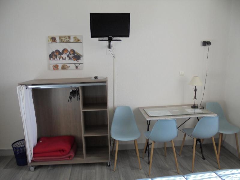Quadruple Room with two Full Beds (2 Adults + 2 Children) image 4