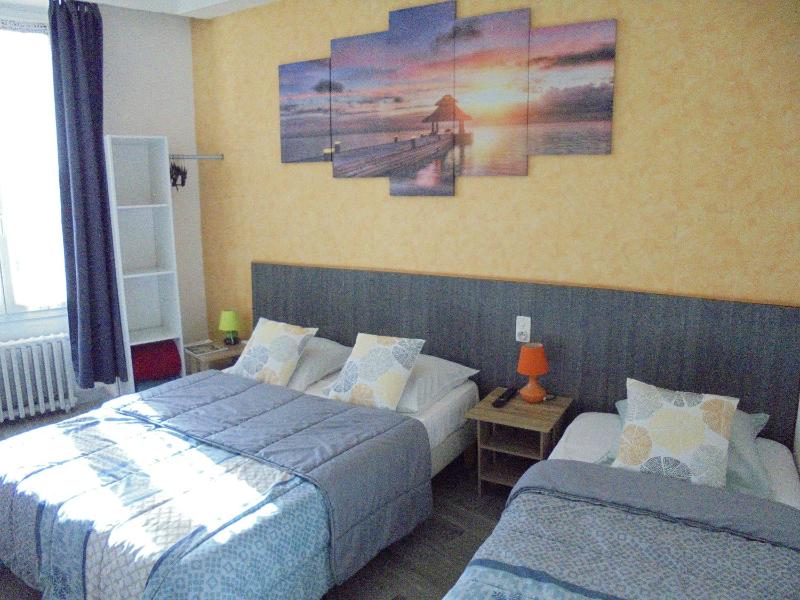 Triple Room (2 Adults + 1 Child) image 3