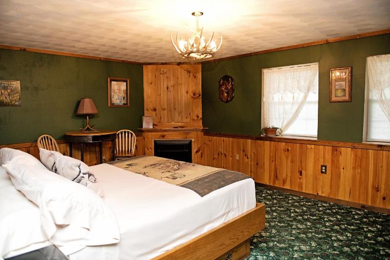 Double Room with Balcony image 4