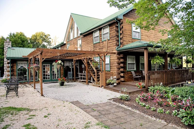 Double Room with Garden View image 3