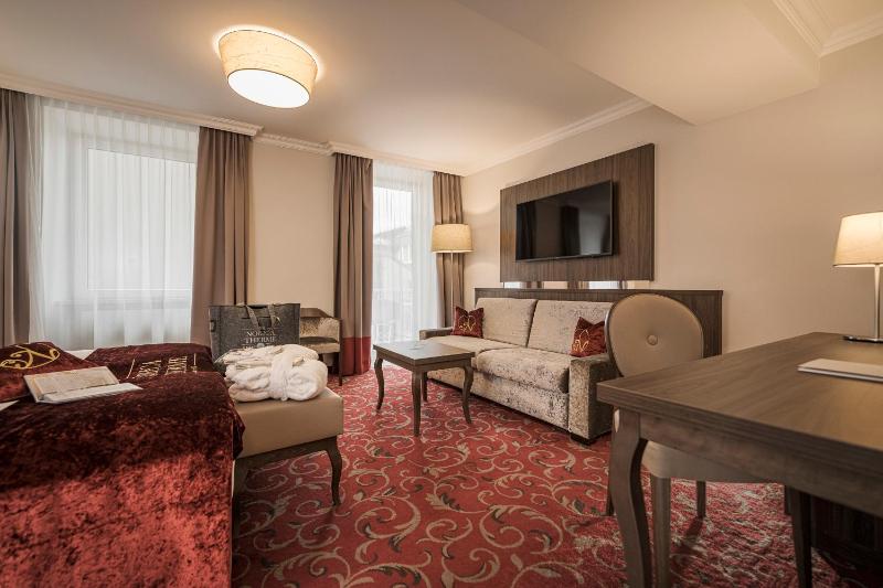 Double Room with Balcony - Free access to Alpentherme image 4