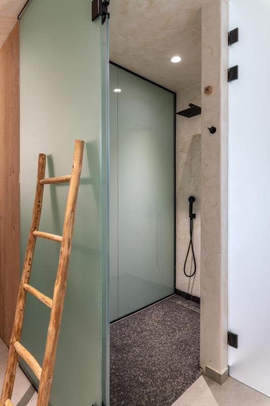 Superior Room with Private Heated Pool and Sea View image 4