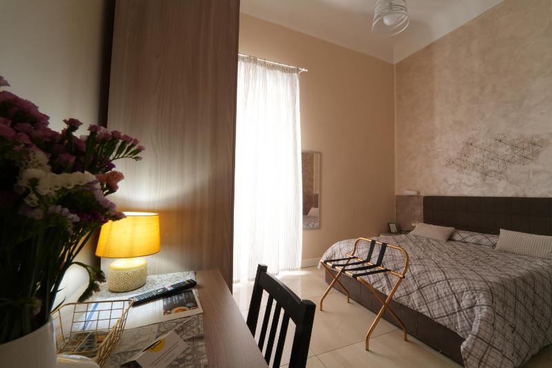 Superior Double Room with Balcony image 3