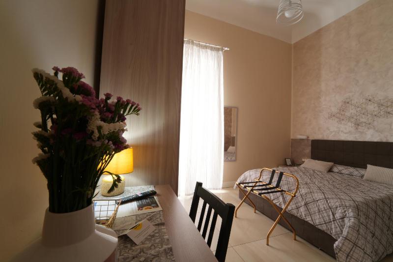 Superior Double Room with Balcony image 4