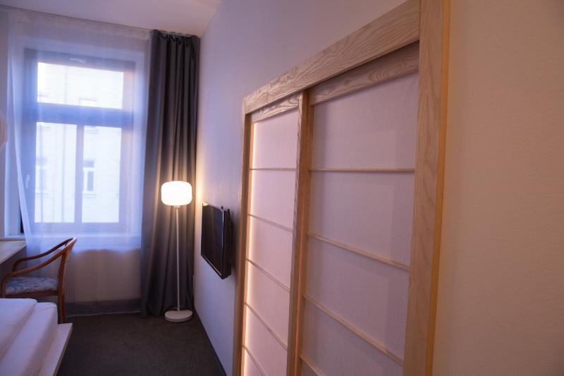 Single Room image 4