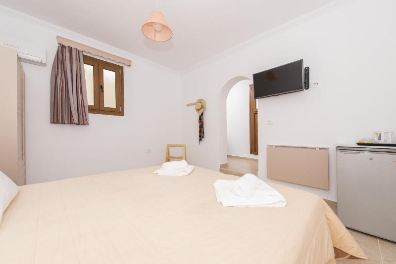 Economy Room image 3