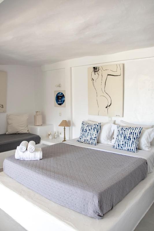 Standard Double Room image 3