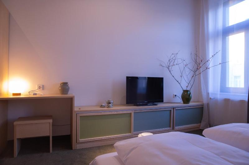 Double Room image 3
