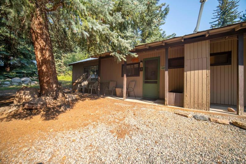 1 Bedroom Duplex Smokey Bear Cottage image 2