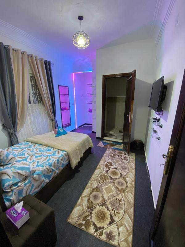 Single Room with Private Bathroom image 3