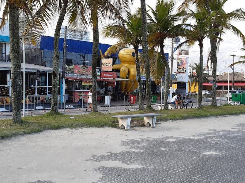 BIWA Condomínio cm Piscina 1garagem WI-FI 300 Mega Central de vigilância remota  Centro do Guarujá próximo à Praia da Enseada e próx do Comércio horários check-in e check-out flexíveis - image 16