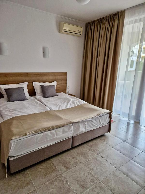 One-Bedroom Suite image 4