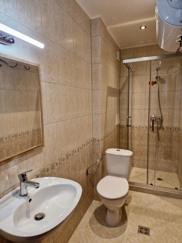 One-Bedroom Suite image 3