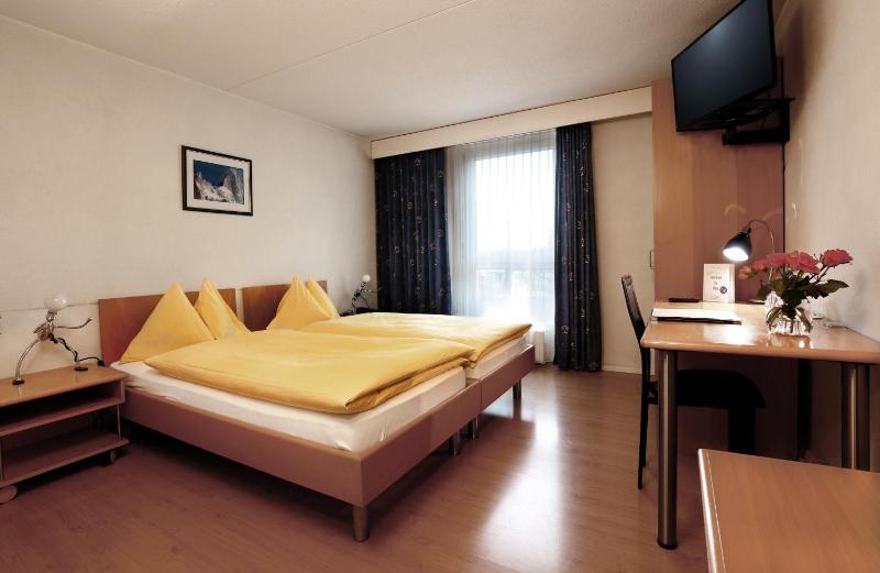 Double or Twin Room image 2
