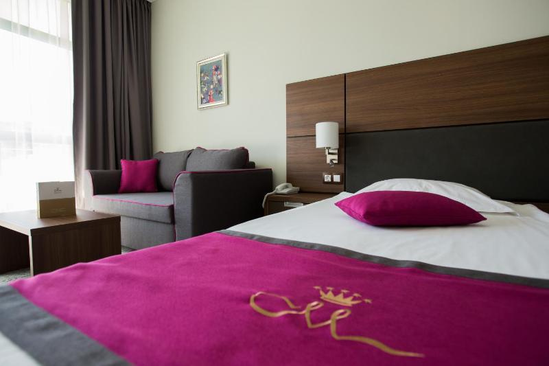 Double or Twin Room with Park View image 2