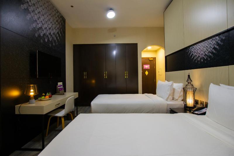 Deluxe Twin Room image 2