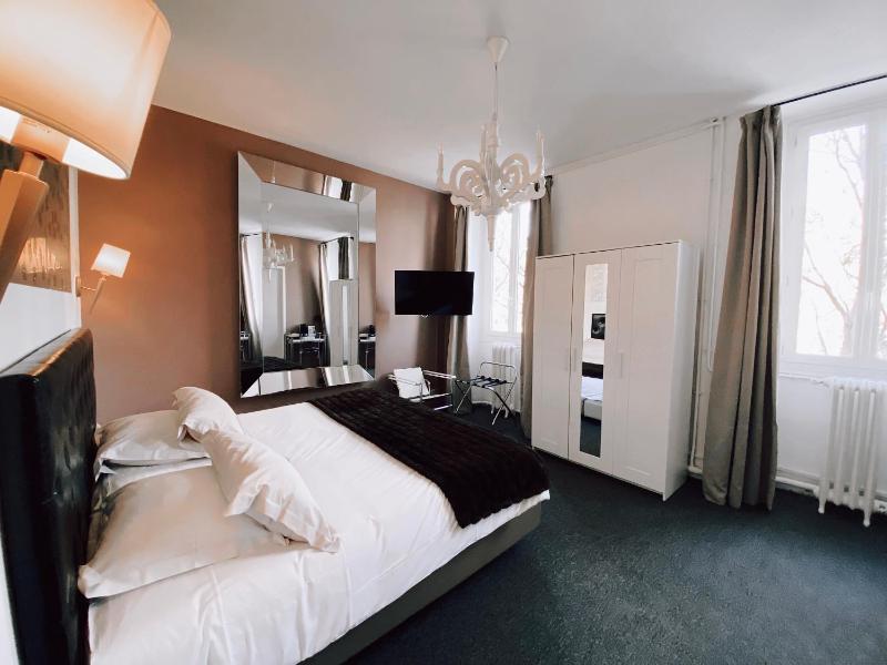 Superior Double Room image 3