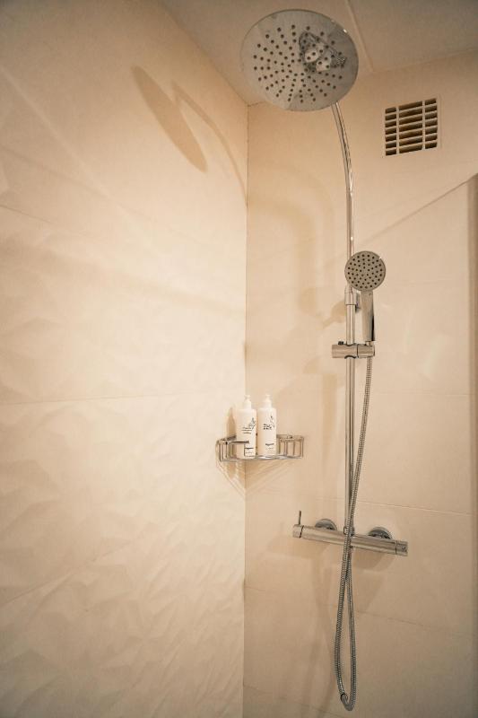 Triple Room with Pool View image 3