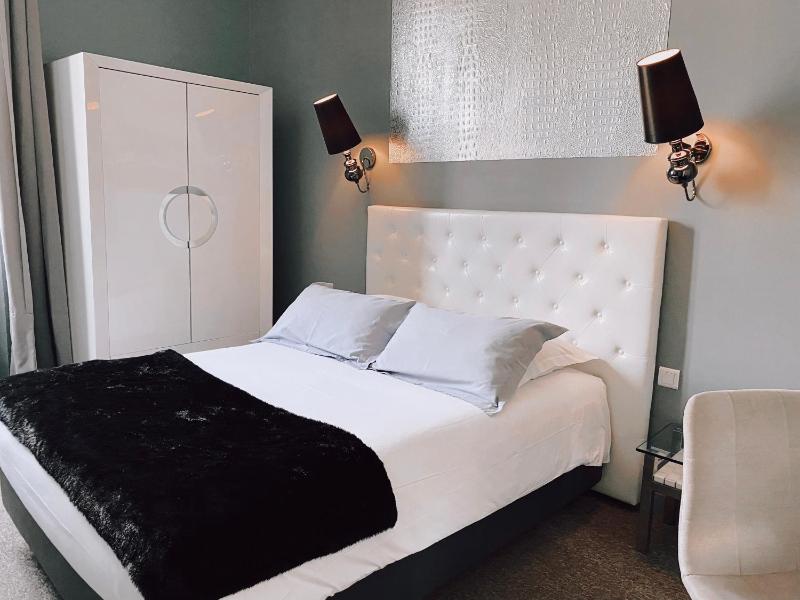 Standard Double Room image 1