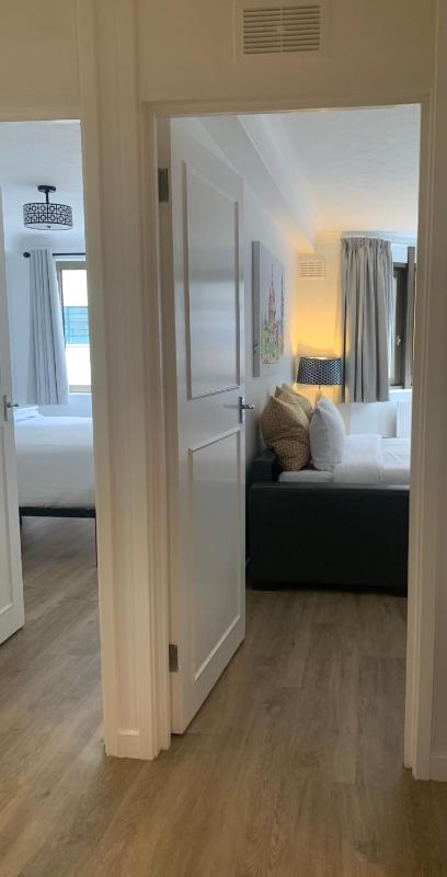 One-Bedroom Apartment image 3