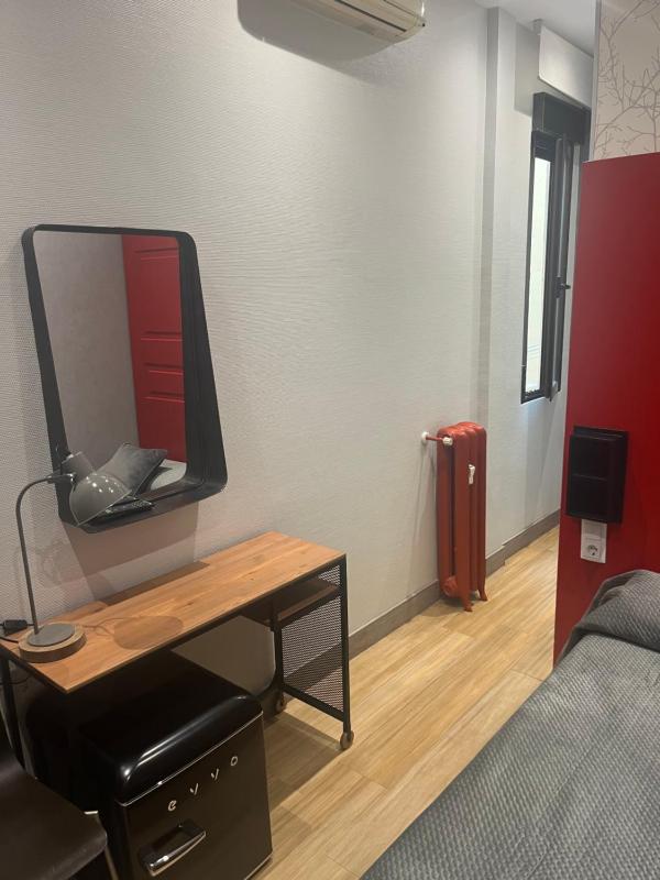 Single Room with Private Bathroom image 3
