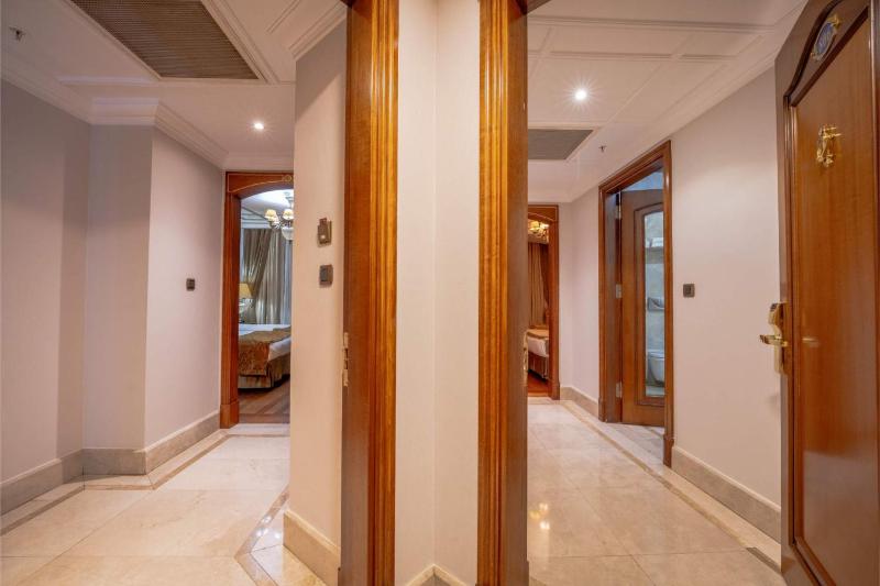 Two Connecting Double Rooms image 3