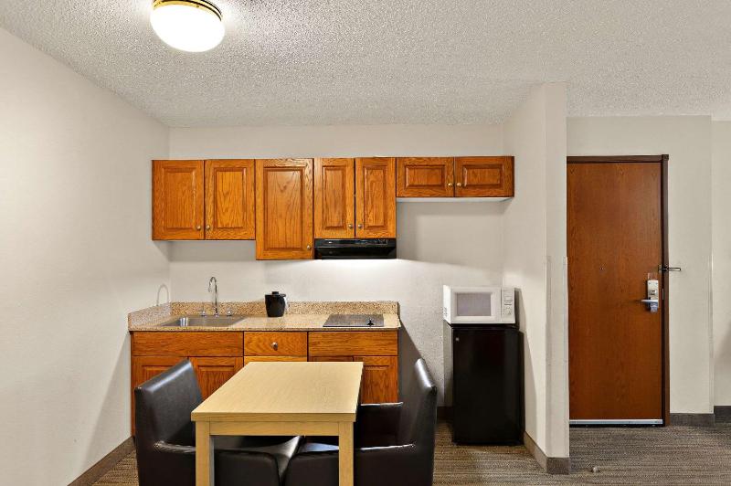 Suite with Kitchenette image 3