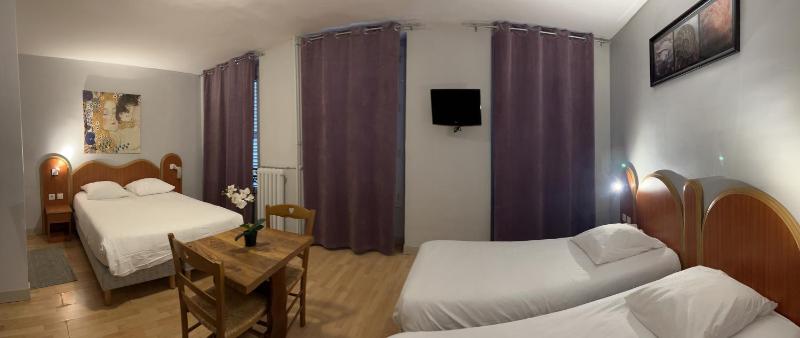 Family Room image 2