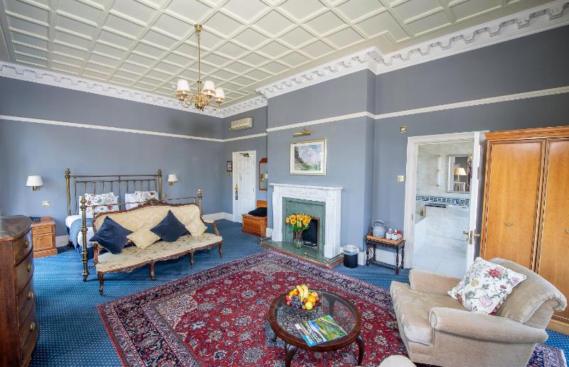 Junior Suite with Balcony image 3