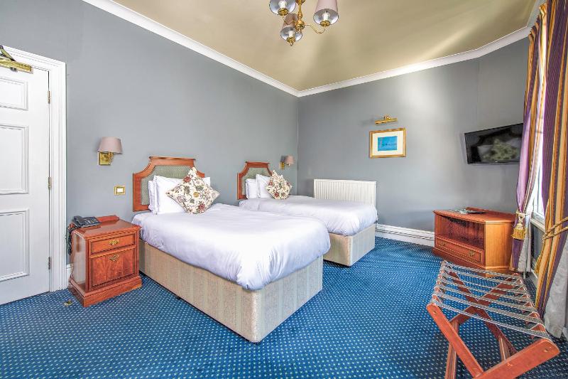 Standard Twin Room image 1