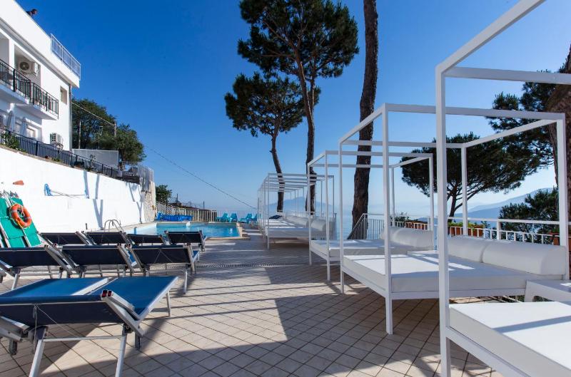 Apartment - Split Level with Terrace and Sea View image 3