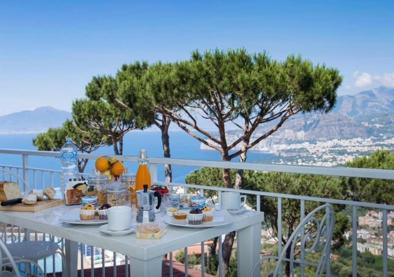 Standard Double Room image 3