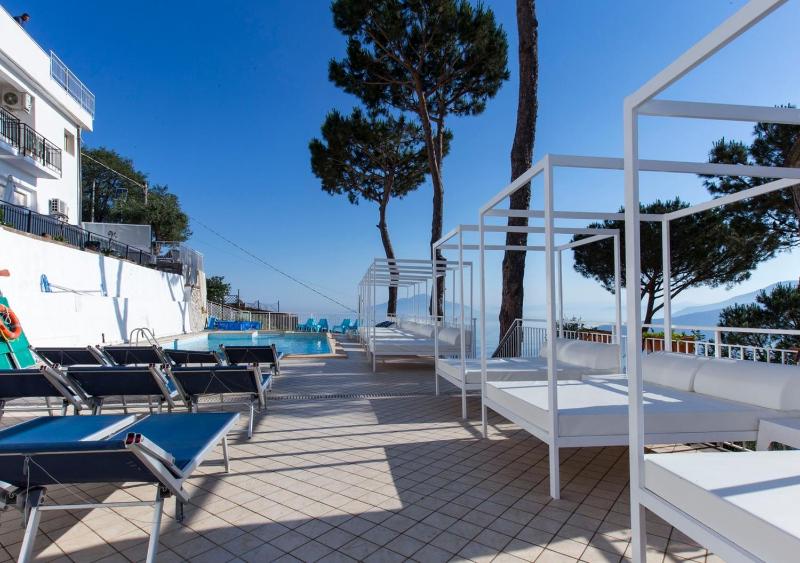 Two-Bedroom Apartment with Terrace and Sea View image 1