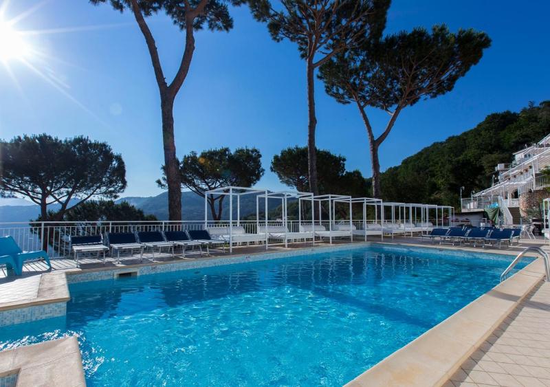 Two-Bedroom Apartment with Terrace and Sea View image 2