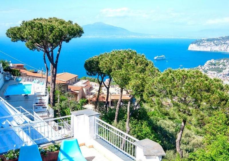 Studio with Balcony and Sea View (3 Adults) image 4