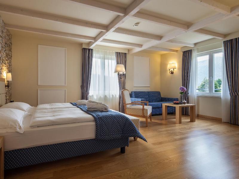 Exclusive Double Room with Garden View image 1