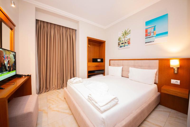 Deluxe Double Room with Sea View image 1