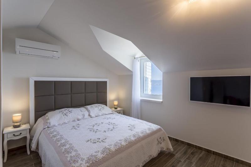 Luxury villa Libar near Split heated pool - image 13