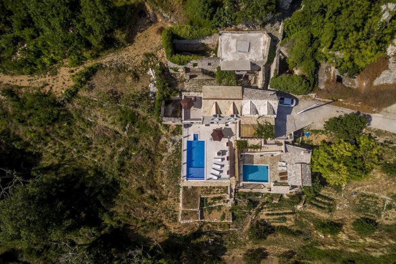 Luxury villa Libar near Split heated pool - image 8