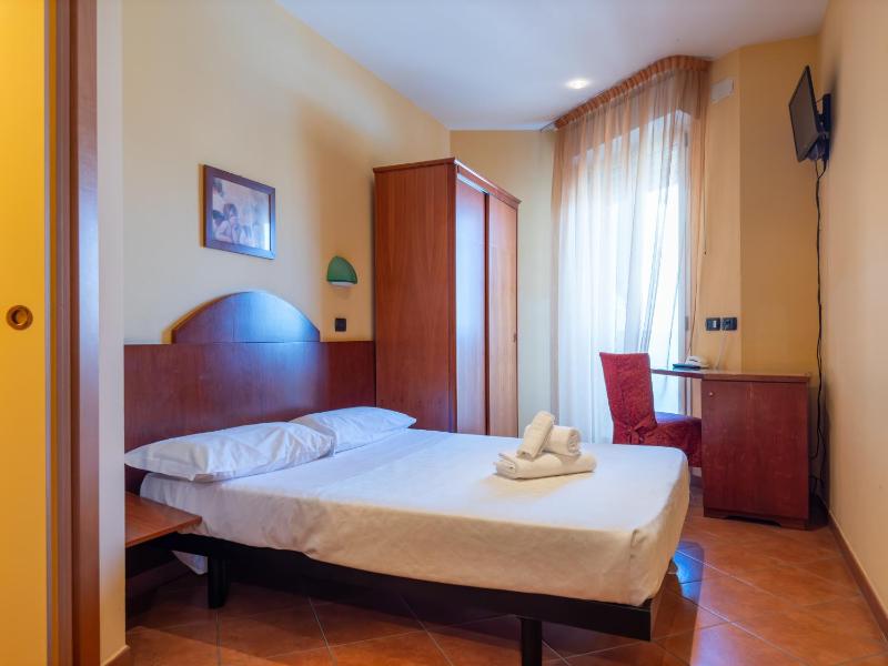  Small Double Room with Sea View image 1